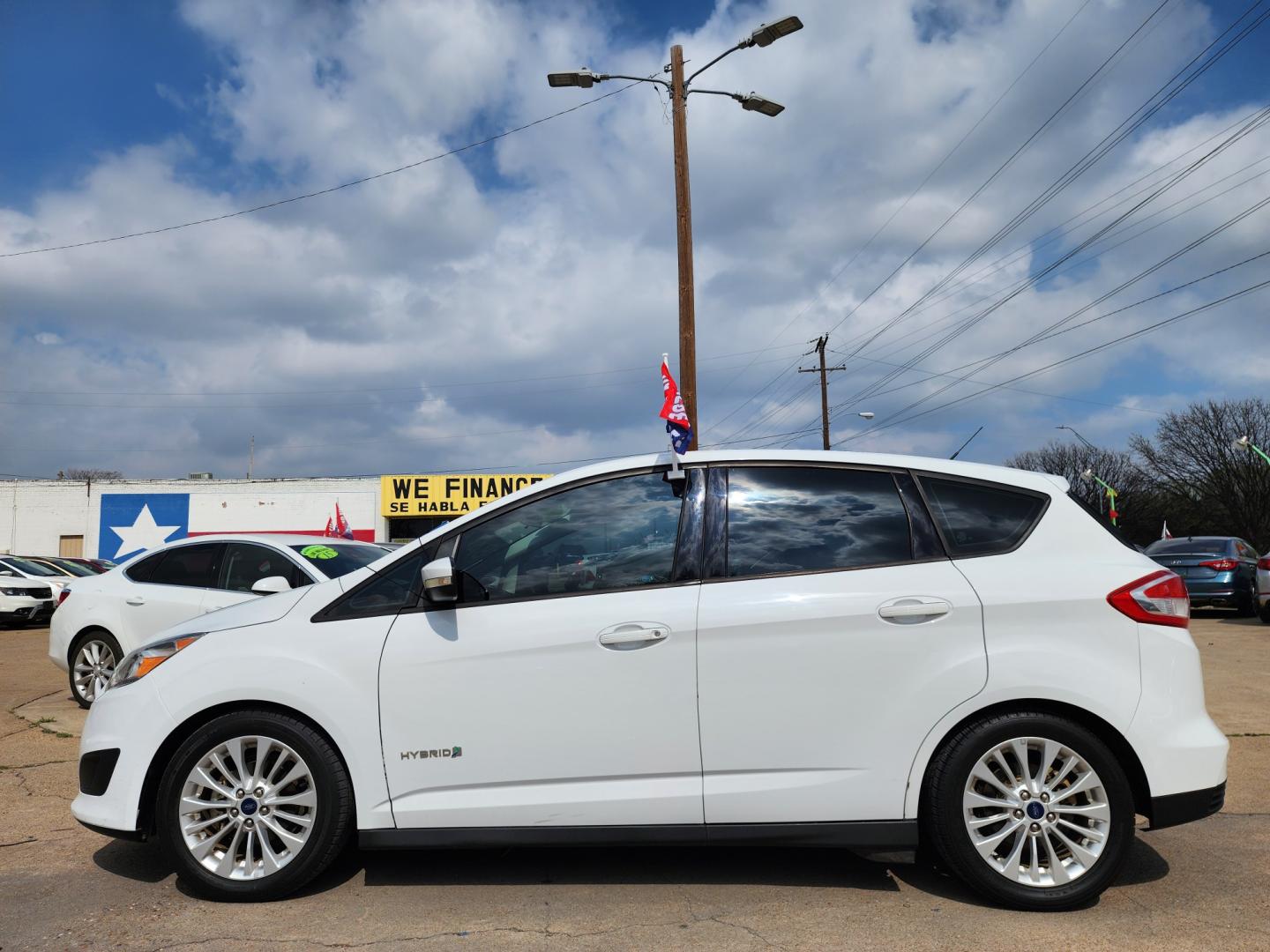 2017 WHITE Ford C-Max Hybrid SE (1FADP5AU2HL) with an 2.0L L4 DOHC 16V HYBRID engine, CVT transmission, located at 2660 S.Garland Avenue, Garland, TX, 75041, (469) 298-3118, 32.885551, -96.655602 - Photo#6